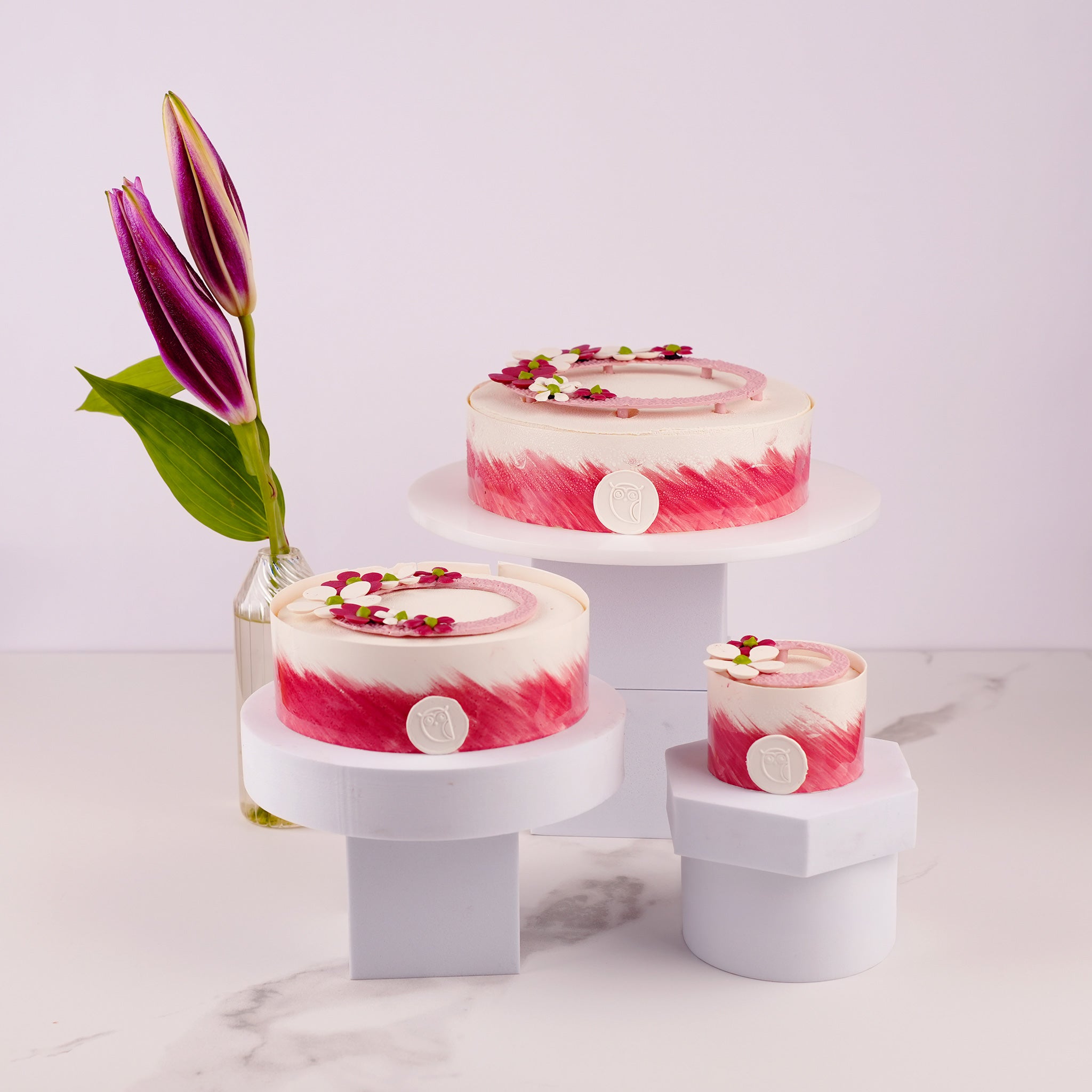 Muse lychee and raspberry cake, close-up